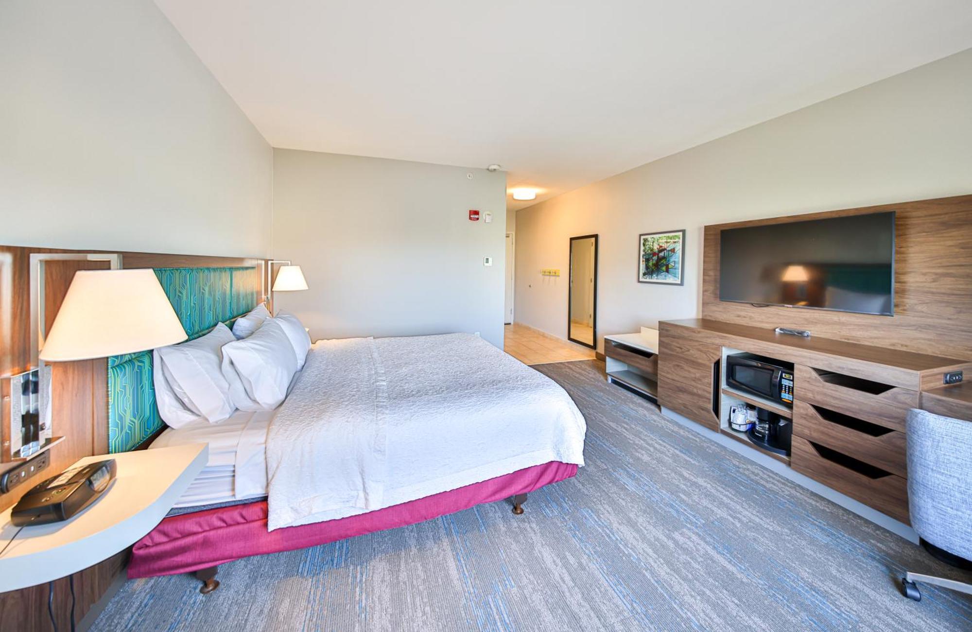 Hampton Inn & Suites By Hilton Seattle/Kent Exterior photo