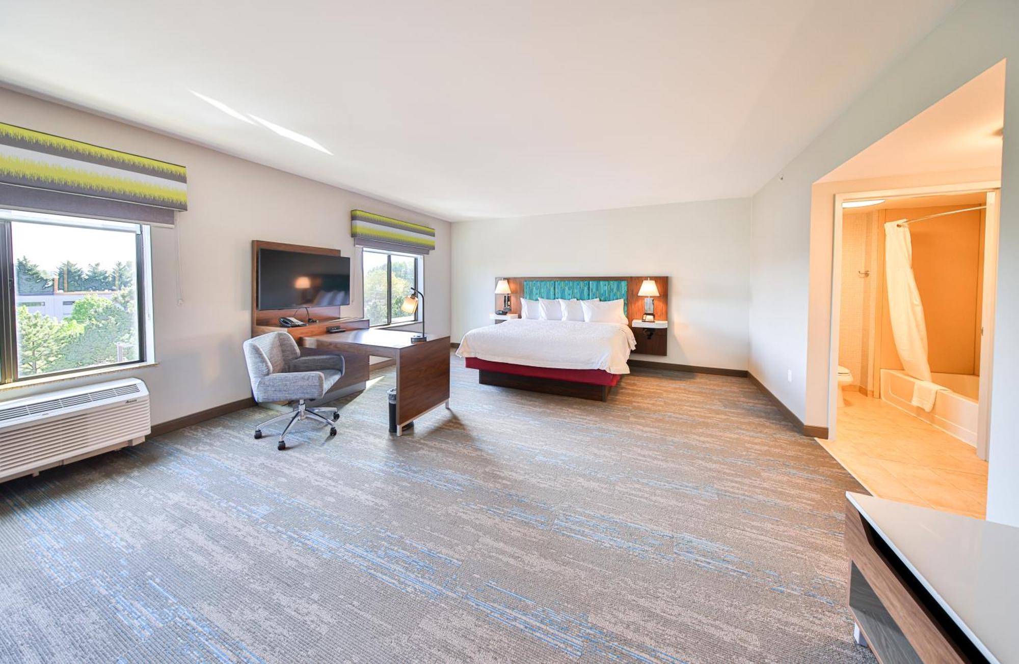 Hampton Inn & Suites By Hilton Seattle/Kent Exterior photo
