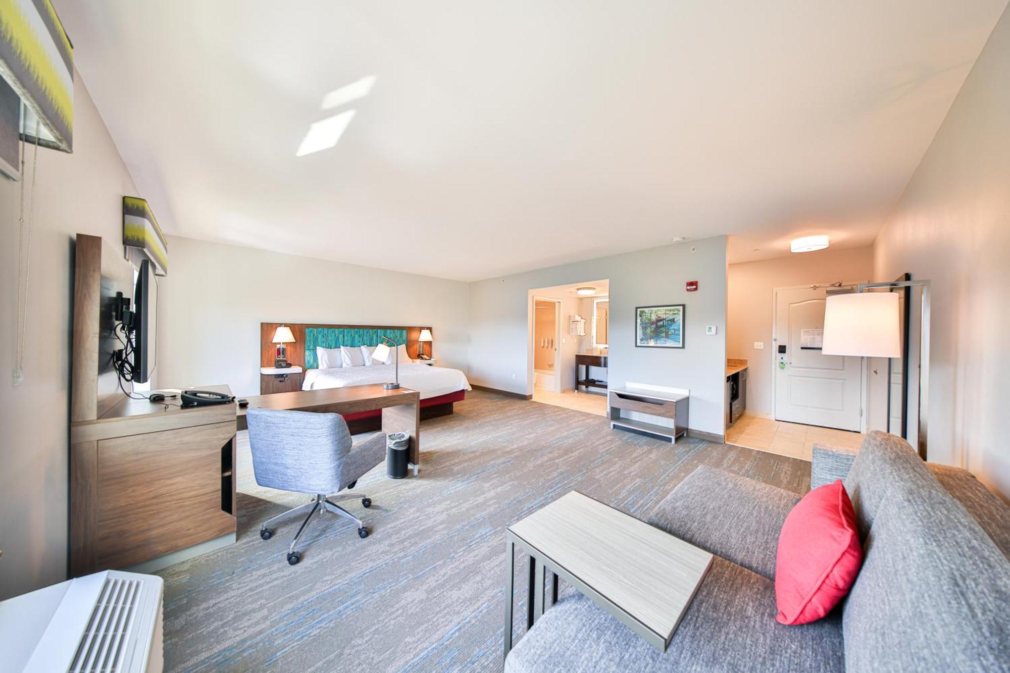 Hampton Inn & Suites By Hilton Seattle/Kent Exterior photo